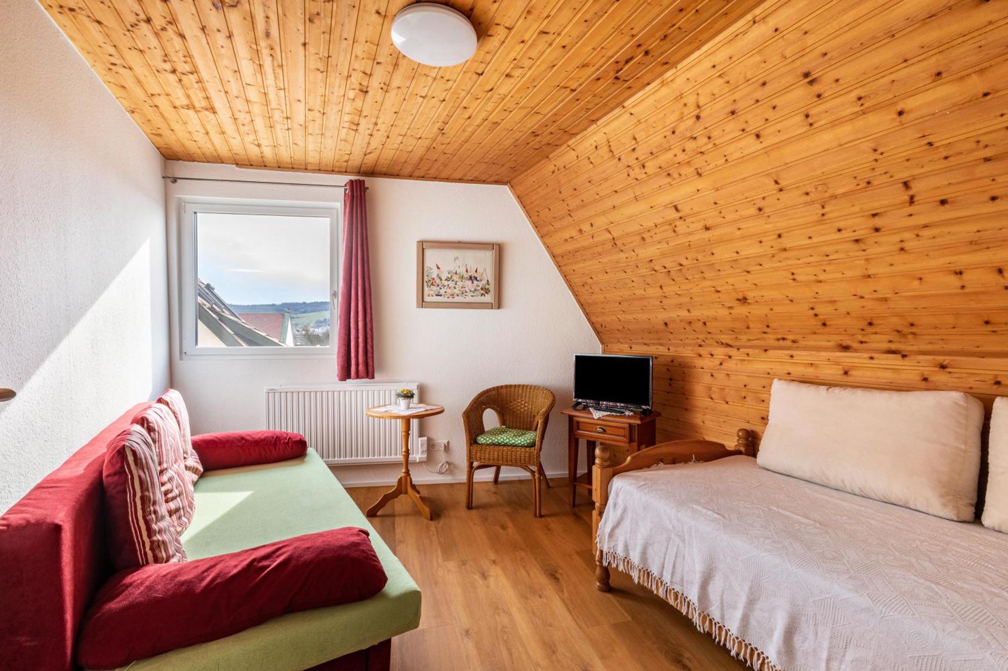 Apartmenthaus Ferienwohnungen Sila Weinstadt Ngoại thất bức ảnh