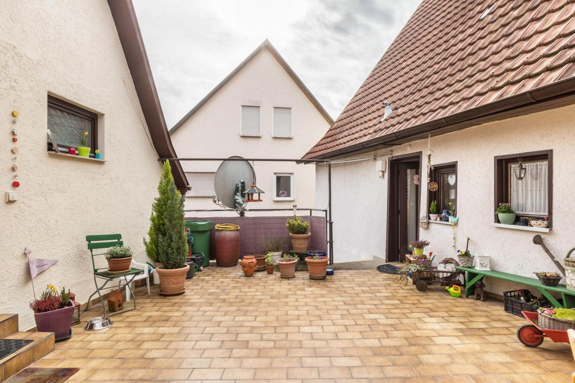 Apartmenthaus Ferienwohnungen Sila Weinstadt Ngoại thất bức ảnh