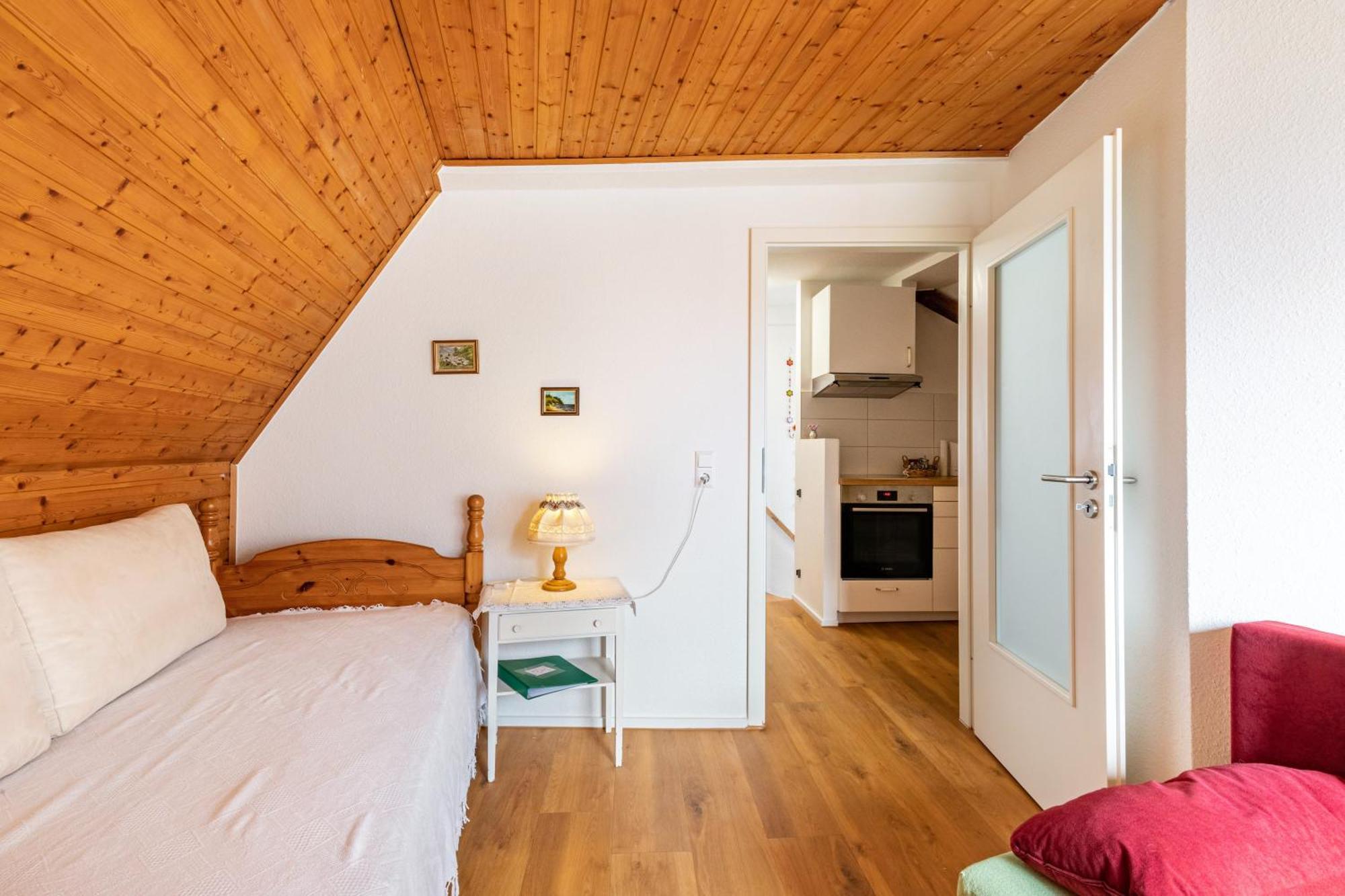 Apartmenthaus Ferienwohnungen Sila Weinstadt Ngoại thất bức ảnh
