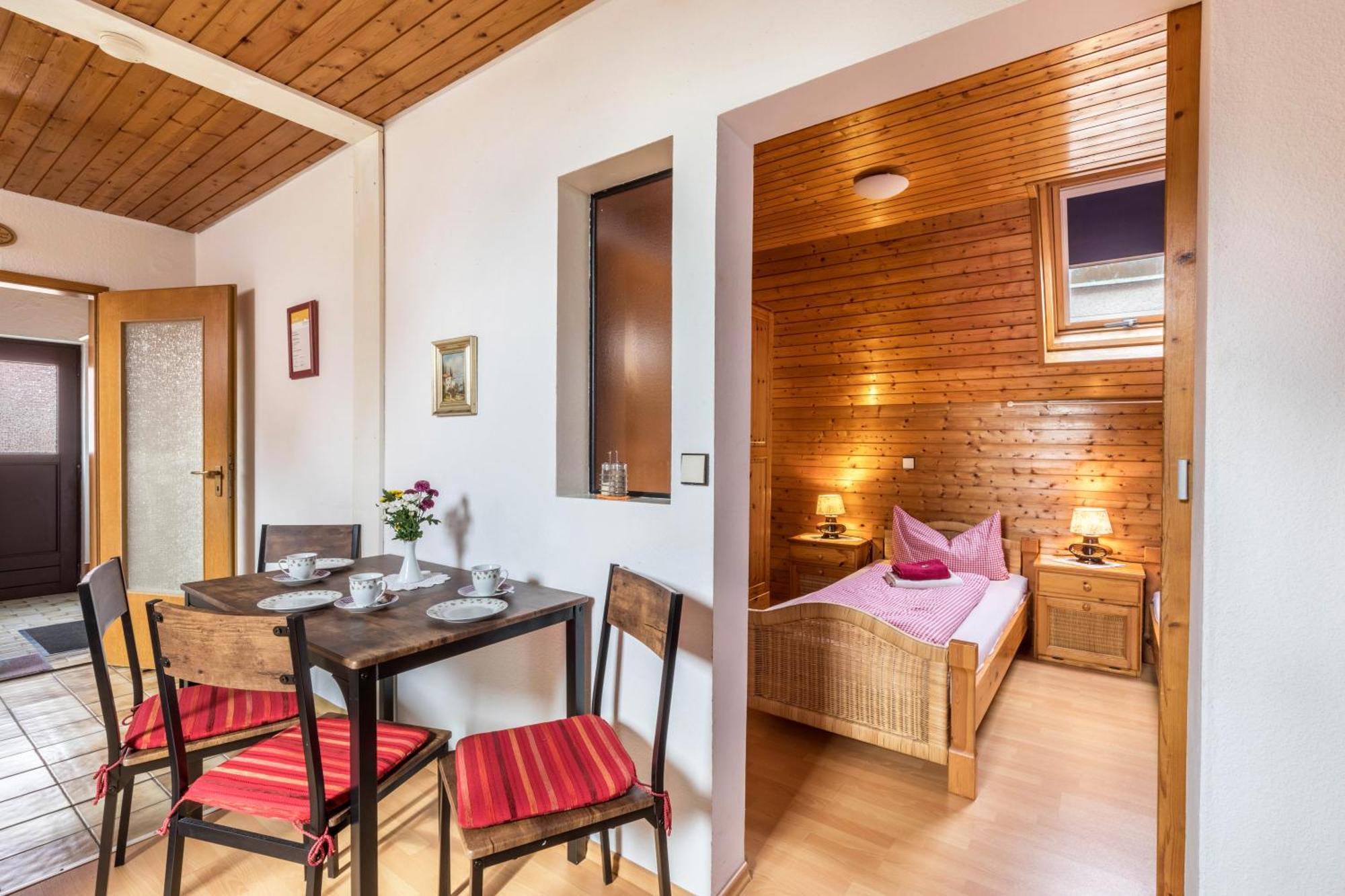 Apartmenthaus Ferienwohnungen Sila Weinstadt Ngoại thất bức ảnh