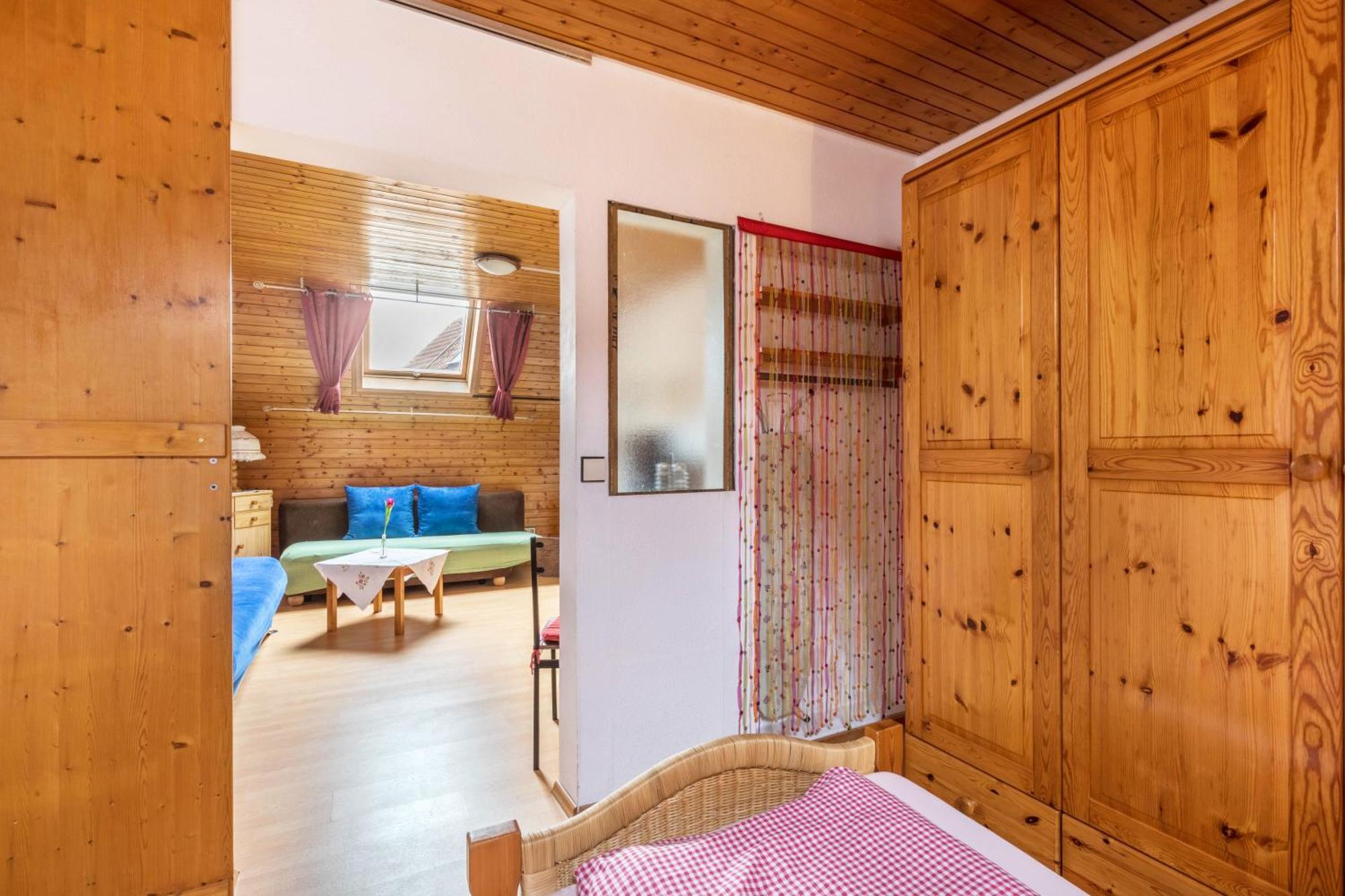 Apartmenthaus Ferienwohnungen Sila Weinstadt Ngoại thất bức ảnh