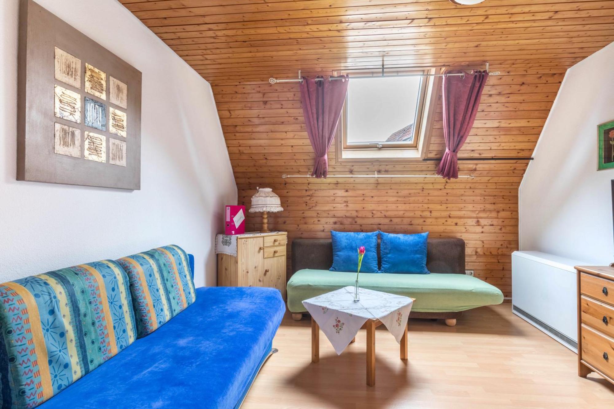 Apartmenthaus Ferienwohnungen Sila Weinstadt Ngoại thất bức ảnh