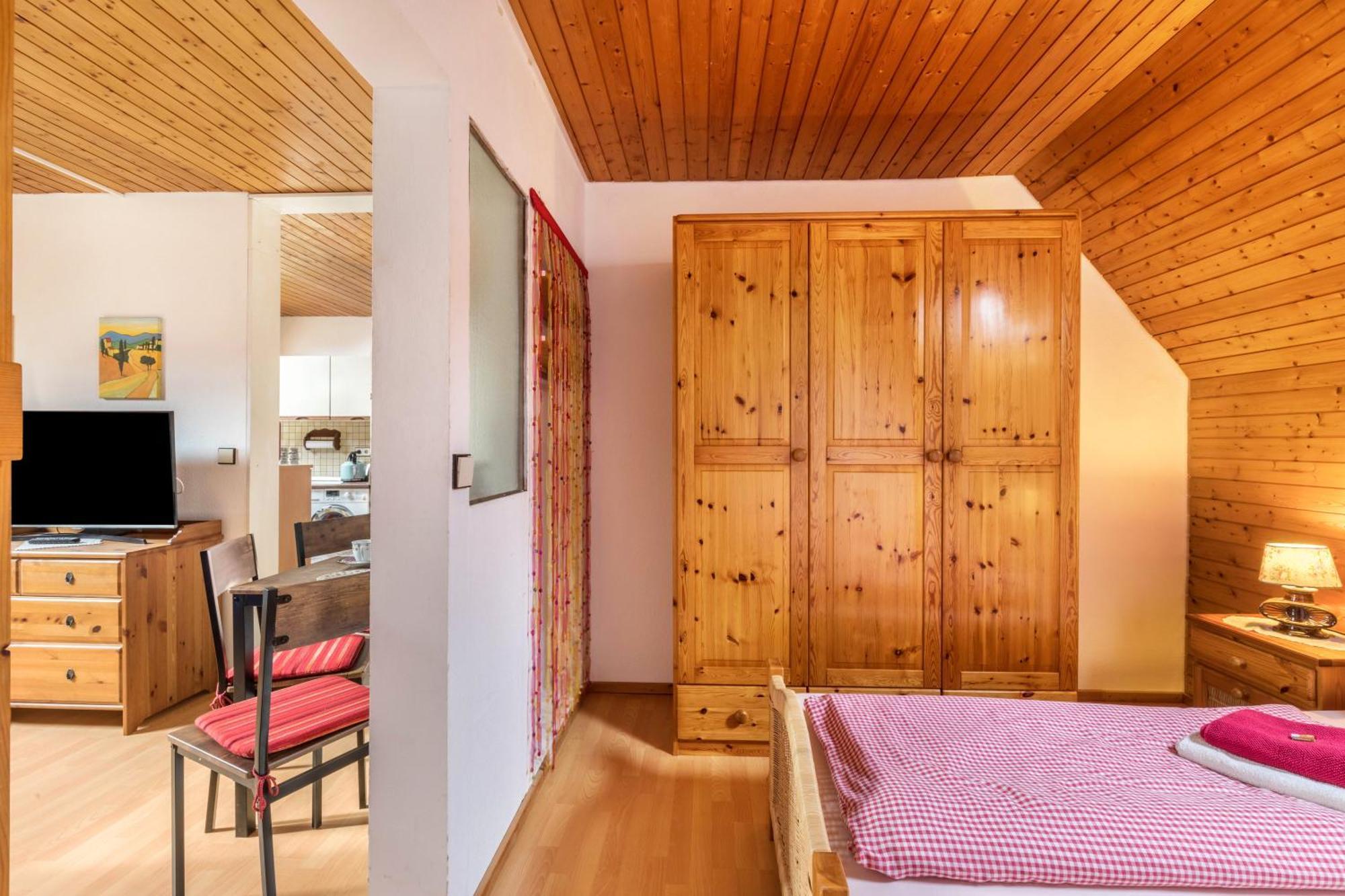Apartmenthaus Ferienwohnungen Sila Weinstadt Ngoại thất bức ảnh