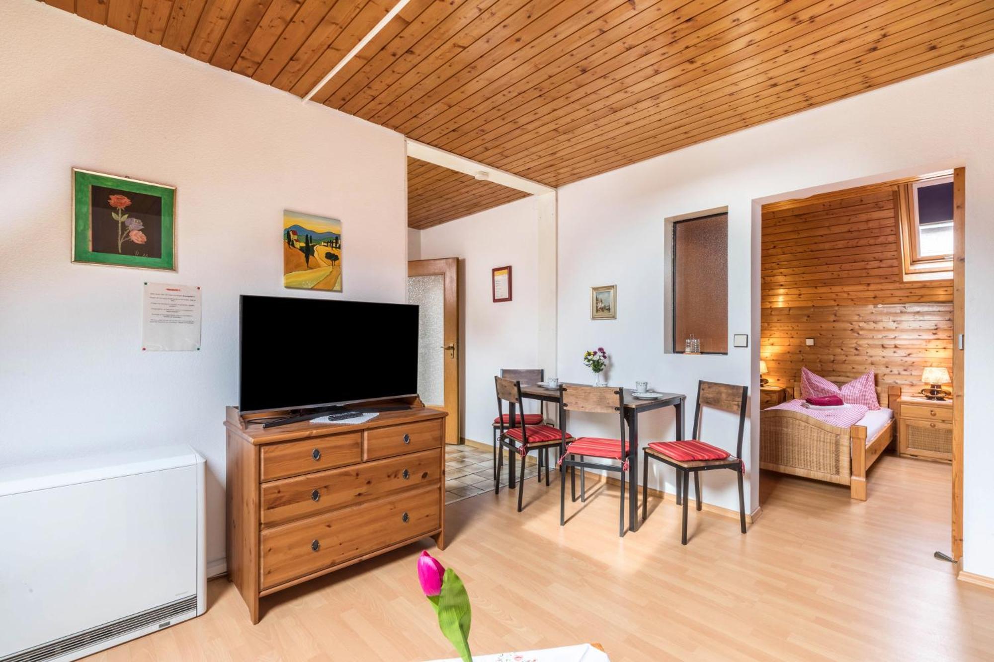 Apartmenthaus Ferienwohnungen Sila Weinstadt Ngoại thất bức ảnh